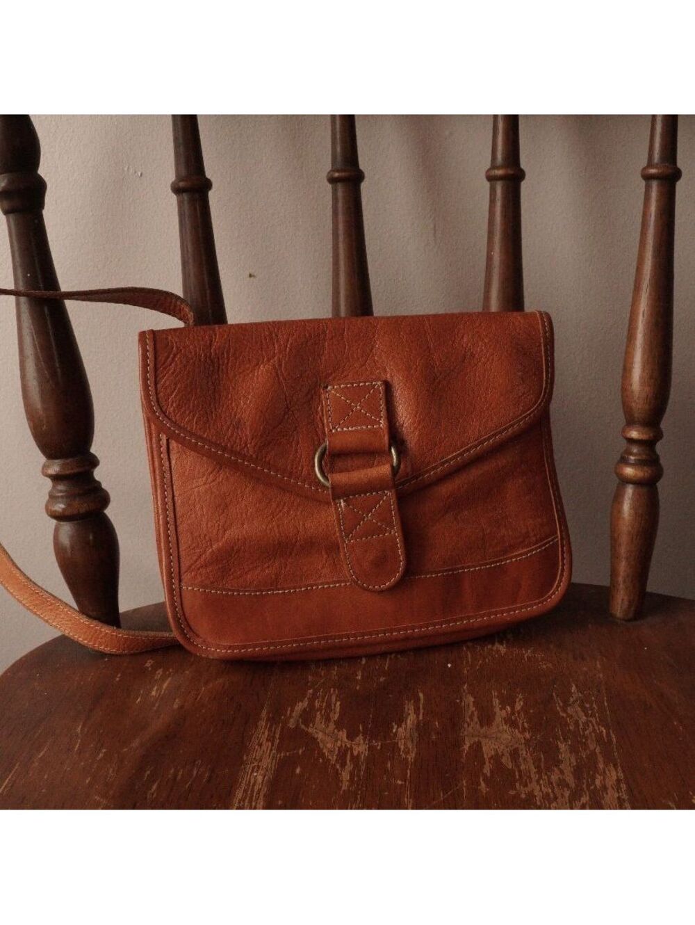 Vintage Brown Leather Crossbody Bag with Buckle Closure
